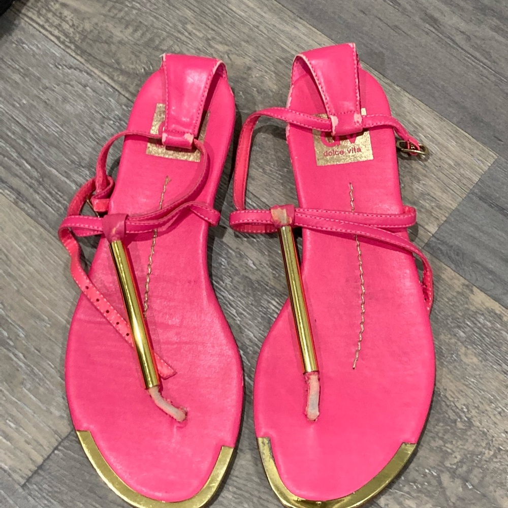 Gently used Pink sandals size 6